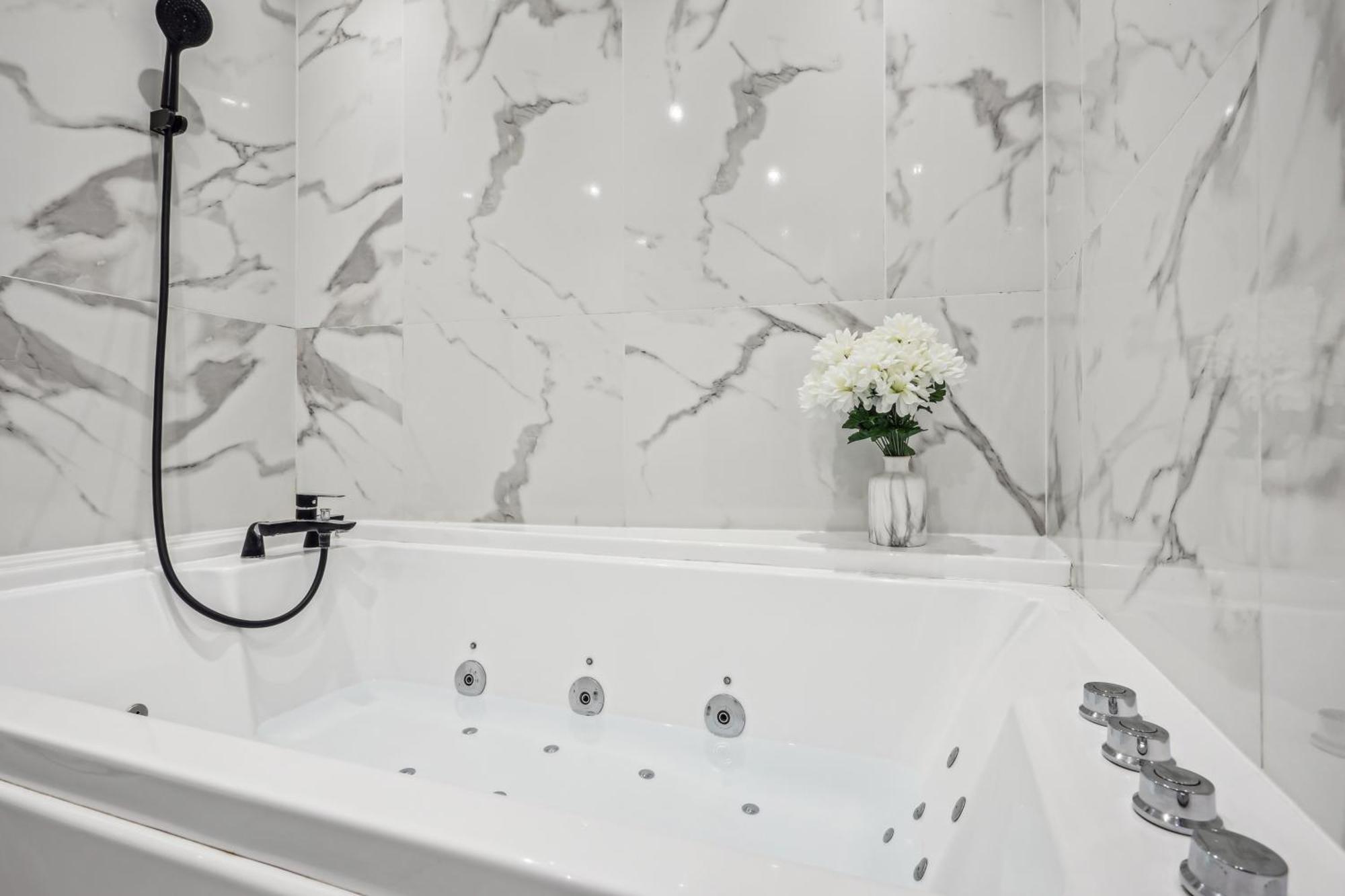 Studio Avec Jacuzzi & Vue Sur Le Parc Soubiran Dammarie-lè-Lys Exteriör bild