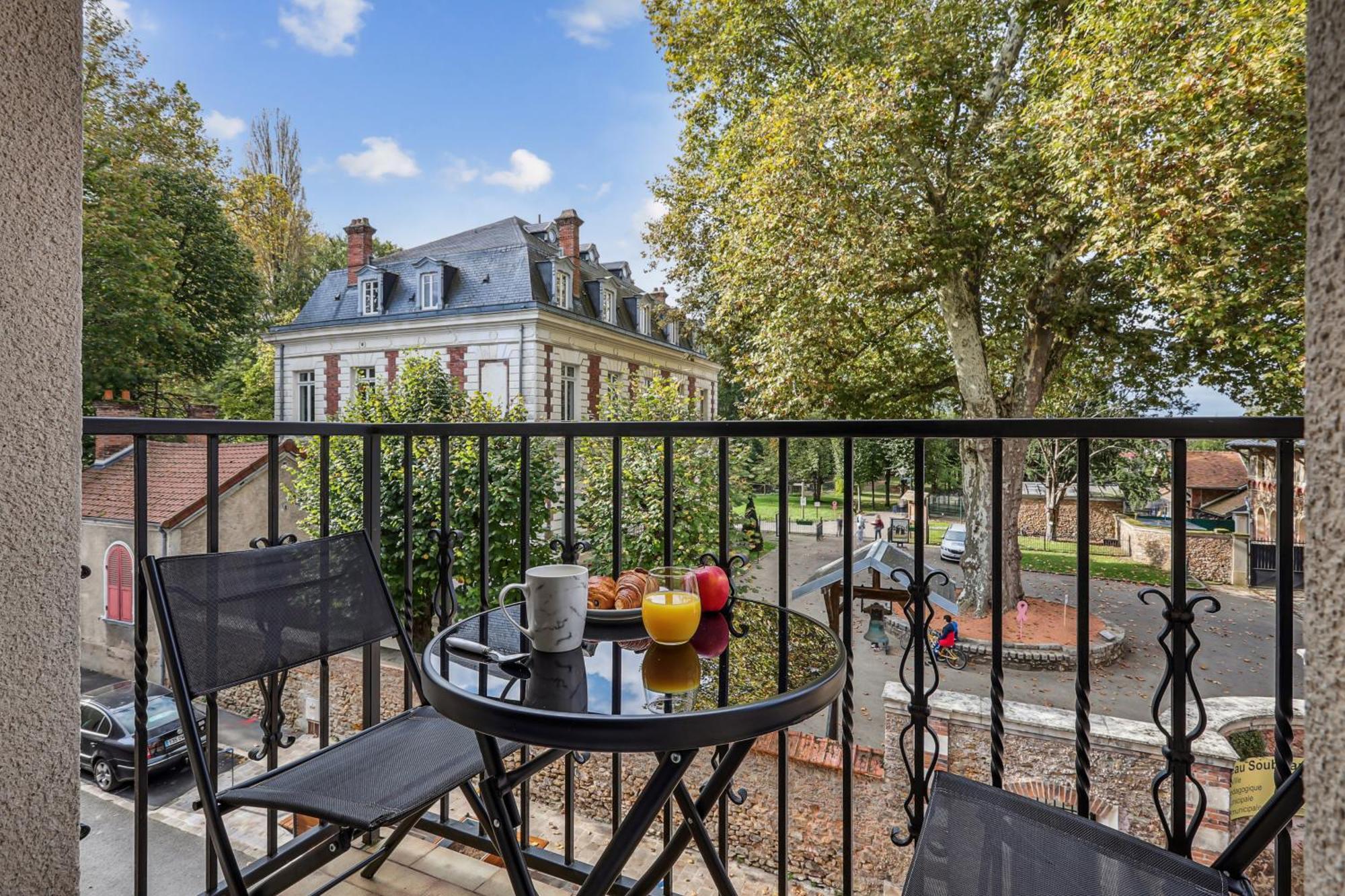 Studio Avec Jacuzzi & Vue Sur Le Parc Soubiran Dammarie-lè-Lys Exteriör bild